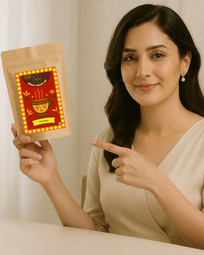 Model holding Platina CTC Chai pack