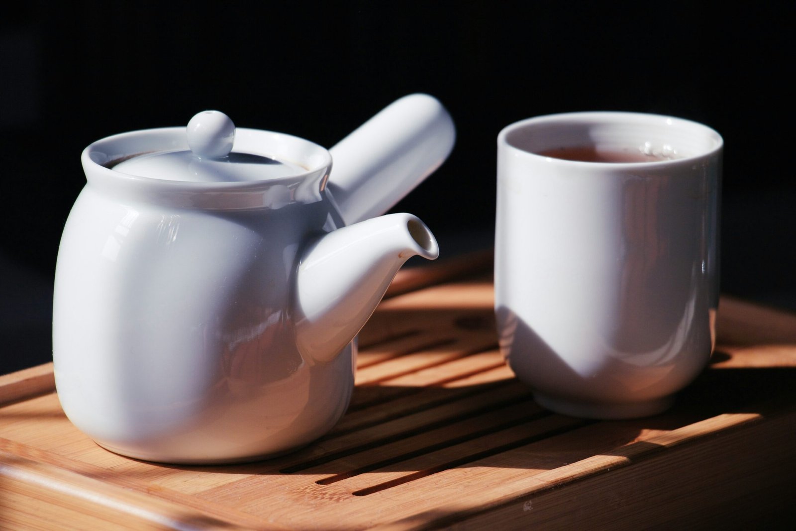 Home 37 white teapot with cup
